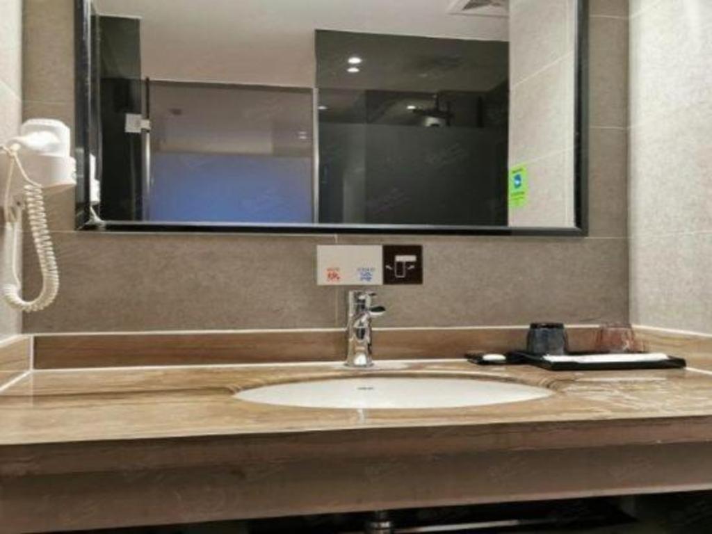 T Social Hotel Guangzhou Railway Station Branch Εξωτερικό φωτογραφία