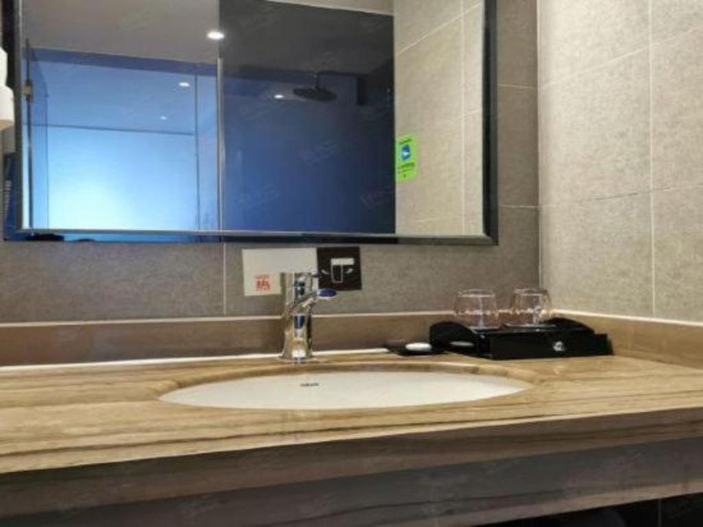 T Social Hotel Guangzhou Railway Station Branch Εξωτερικό φωτογραφία